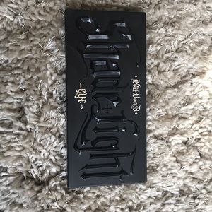 Kat Von D Shade n Light Glimmer. Used once
